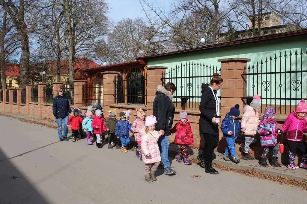 Fotografie z článku: Koťata a Sluníčka vynesli Morenu