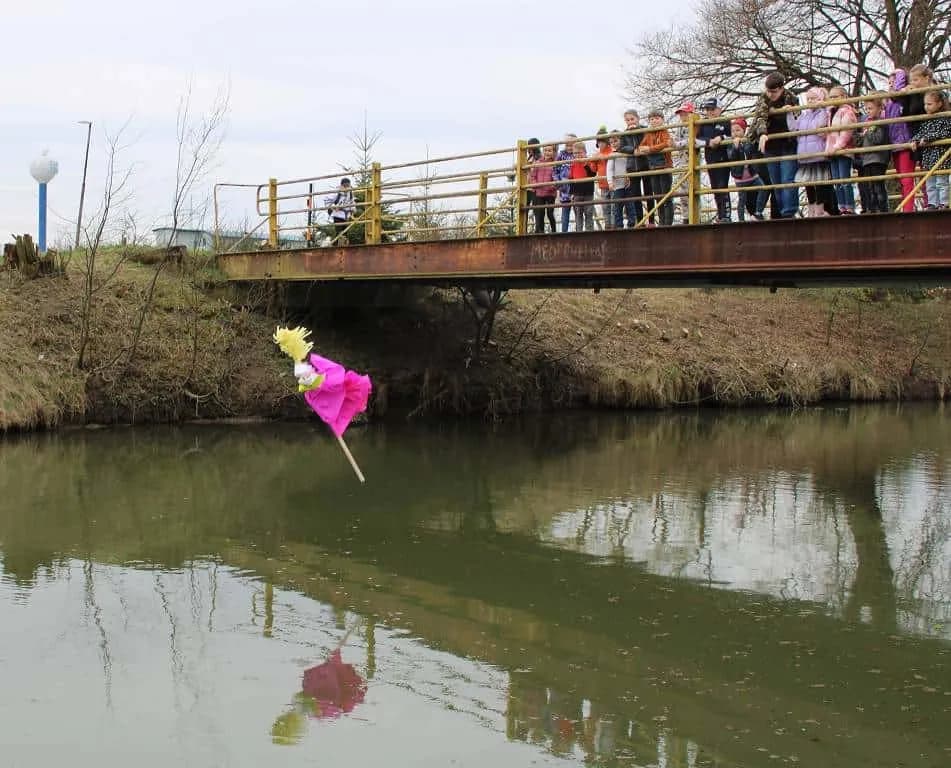 Fotografie z článku: Děti ze ŠD vynesli Moranu