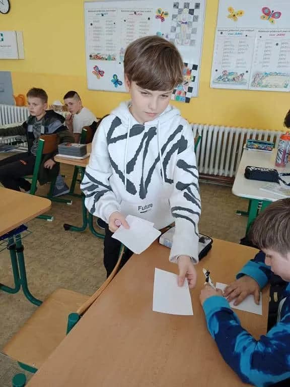 Fotografie z článku: Když žáci učí - Den učitelů v V. A