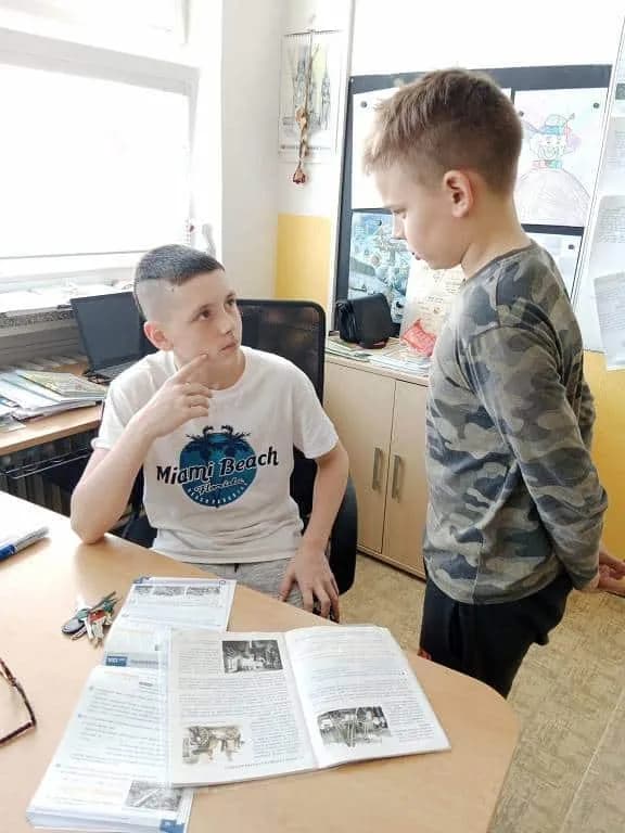 Fotografie z článku: Když žáci učí - Den učitelů v V. A