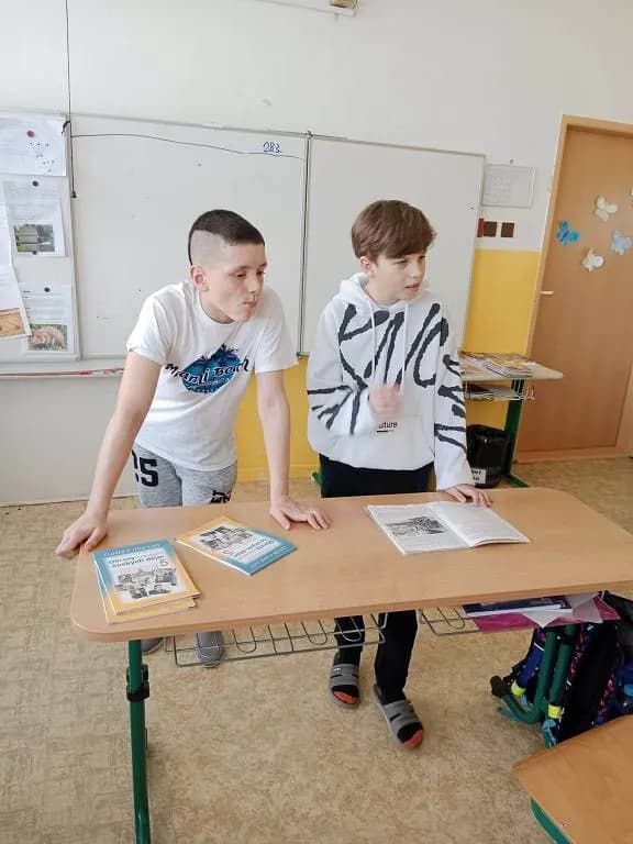 Fotografie z článku: Když žáci učí - Den učitelů v V. A