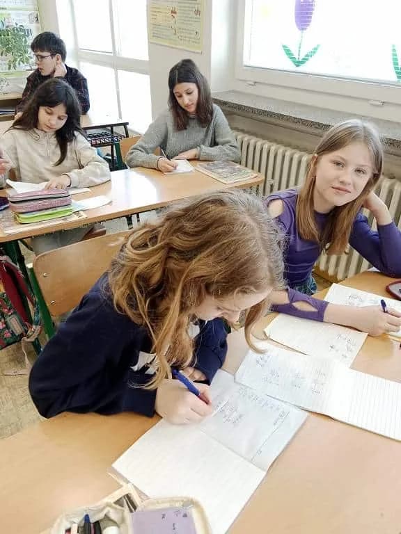 Fotografie z článku: Když žáci učí - Den učitelů v V. A