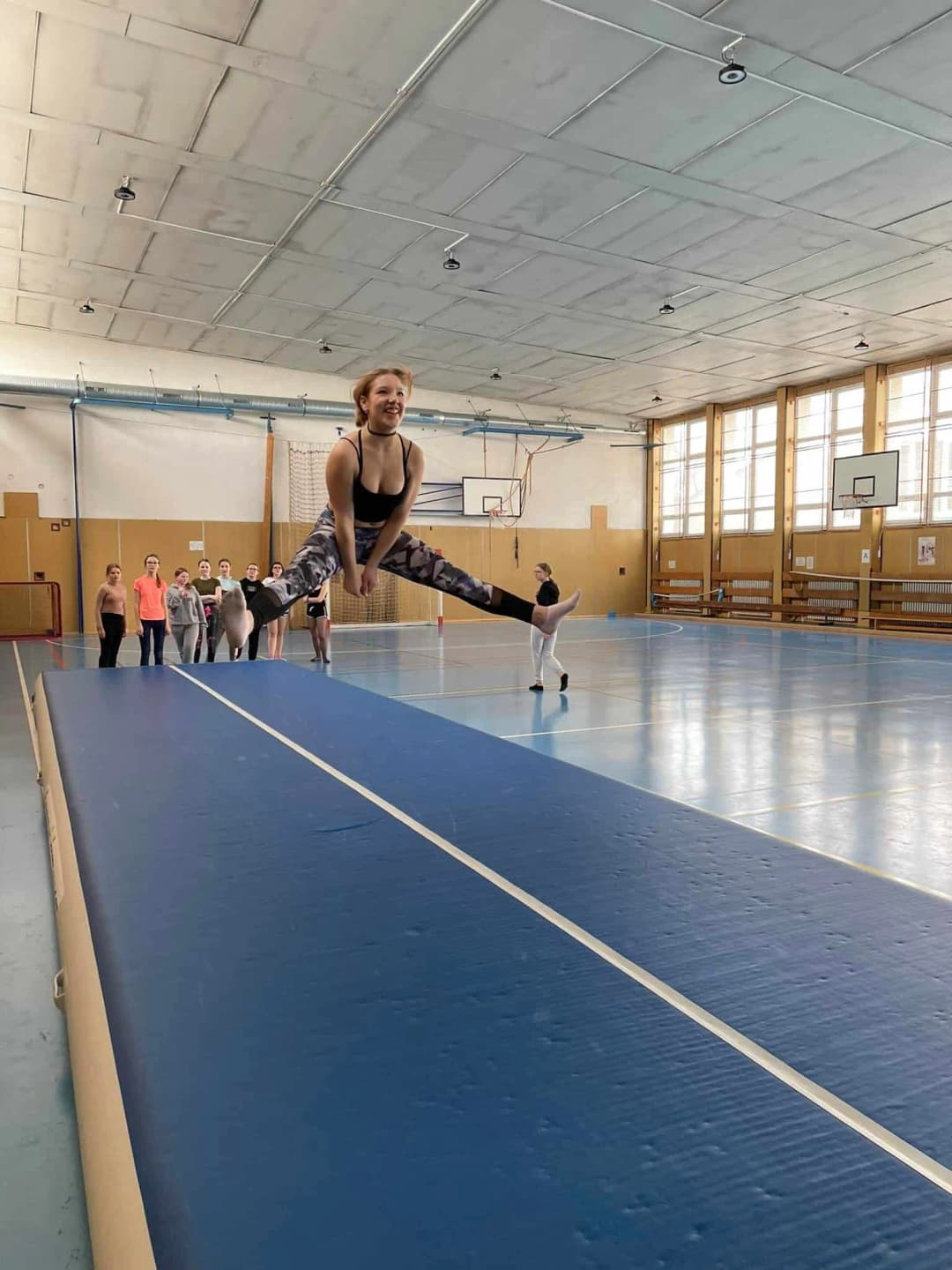 Fotografie z článku: Cvičení na airtracku
