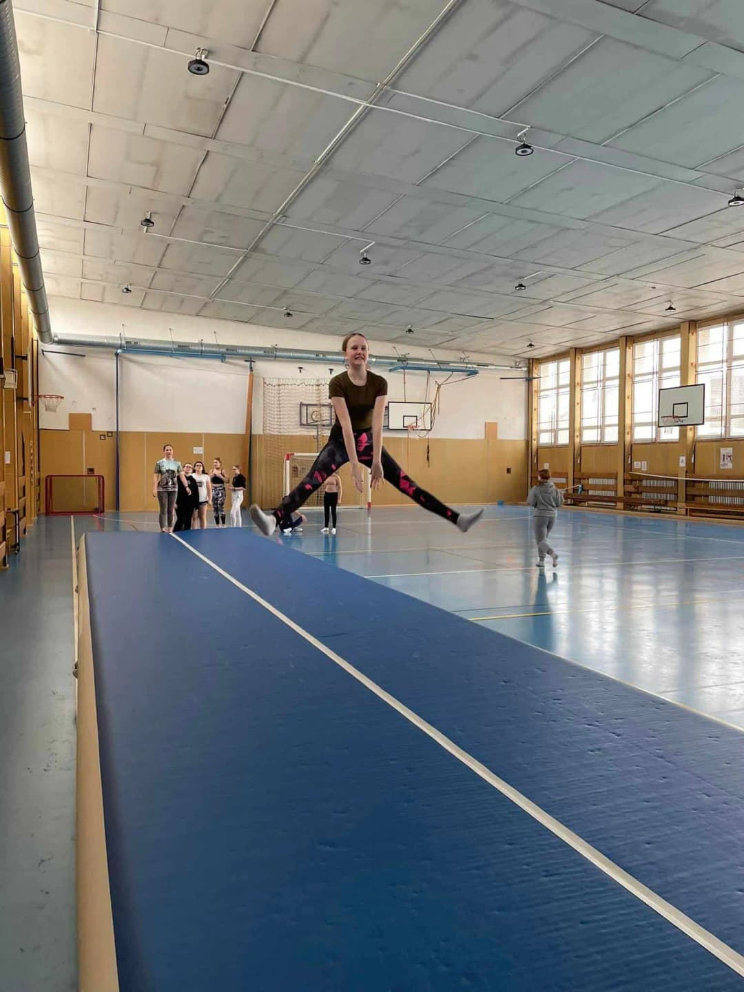 Fotografie z článku: Cvičení na airtracku