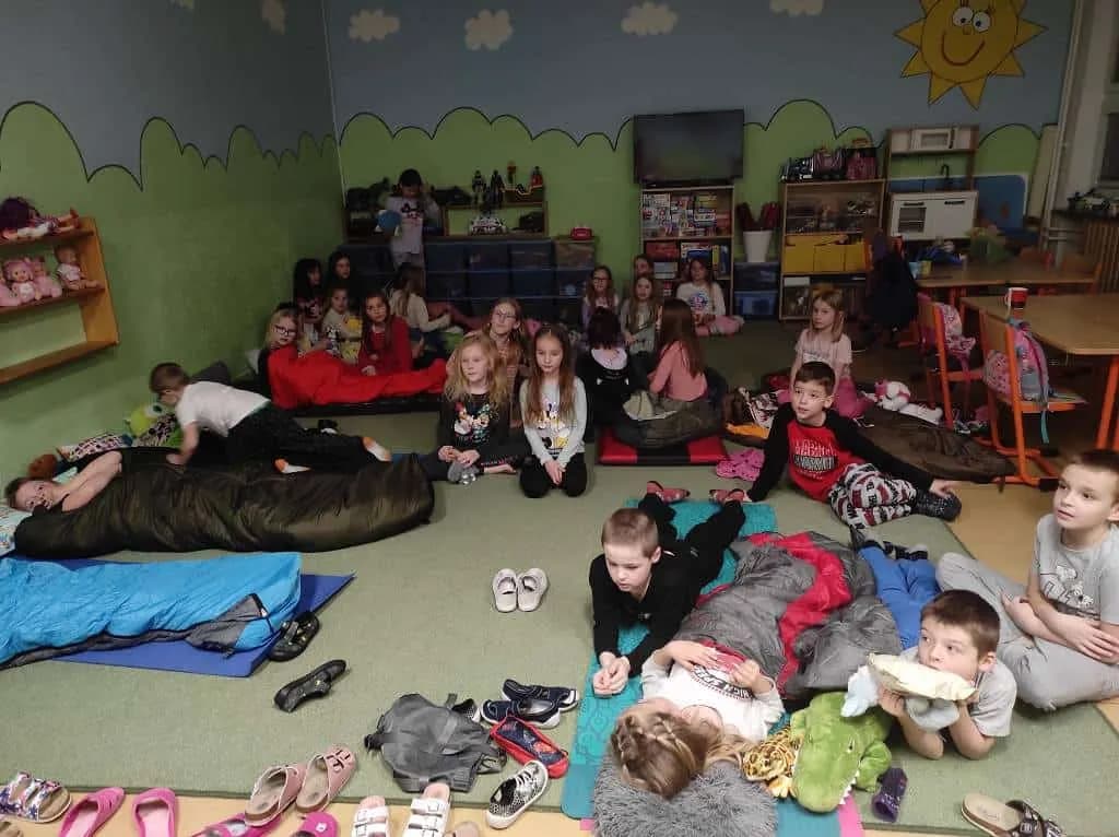 Fotografie z článku: Noc s Andersenem