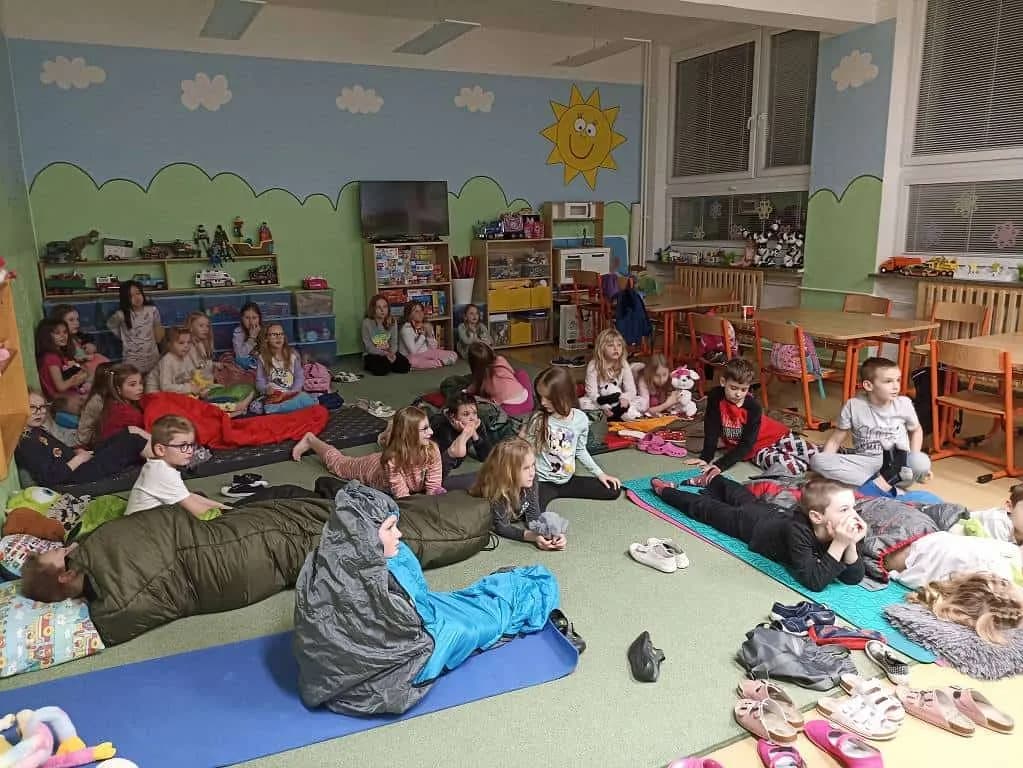 Fotografie z článku: Noc s Andersenem