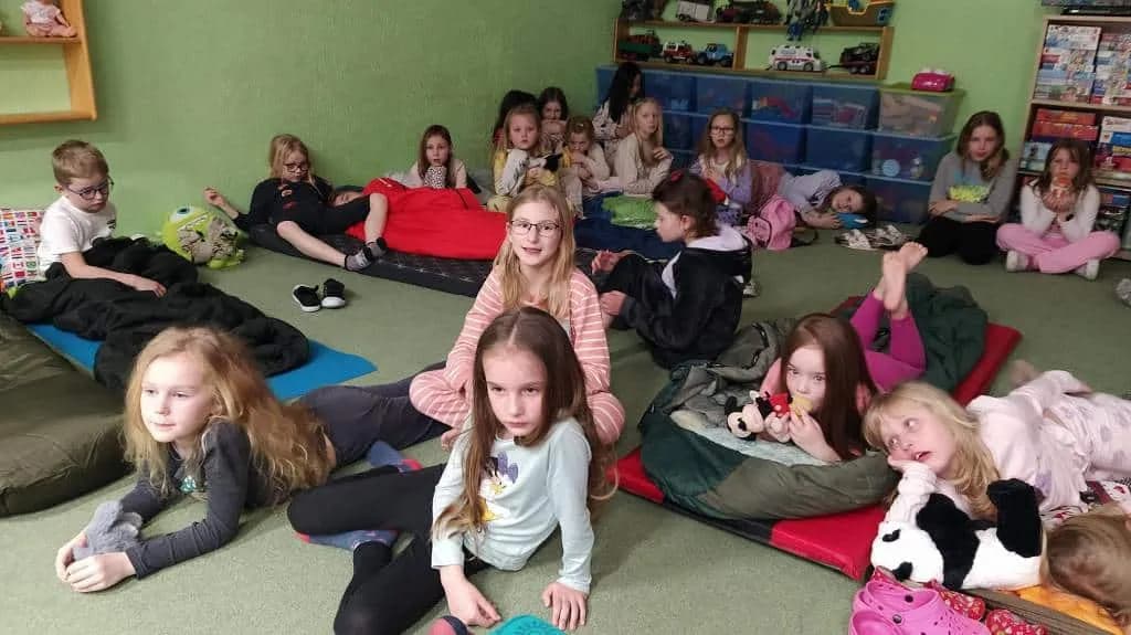 Fotografie z článku: Noc s Andersenem