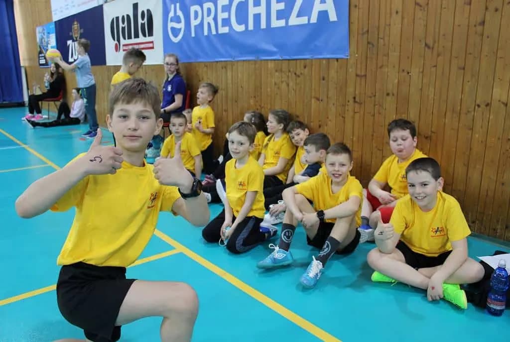 Fotografie z článku: Turnaj v barevném minivolejbalu