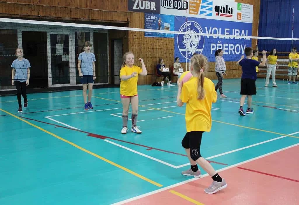 Fotografie z článku: Turnaj v barevném minivolejbalu