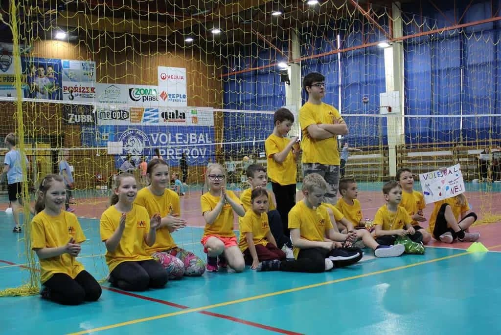 Fotografie z článku: Turnaj v barevném minivolejbalu