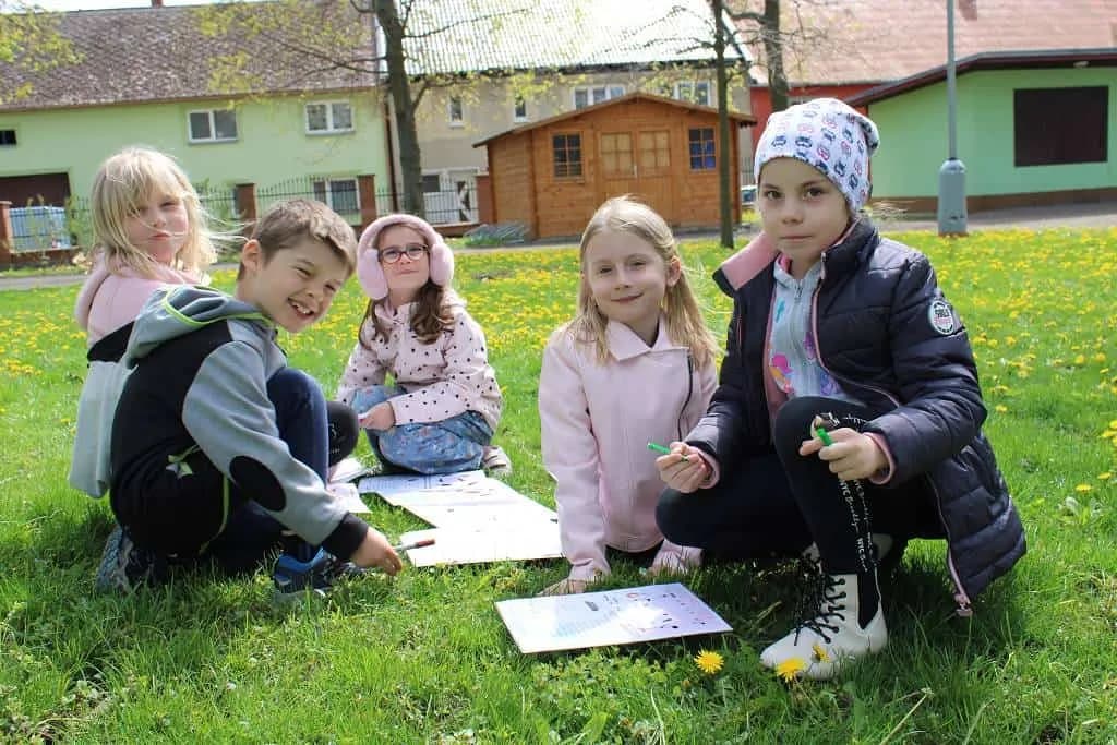 Fotografie z článku: Probouzení broučků - jarní stezka u Smajlíků