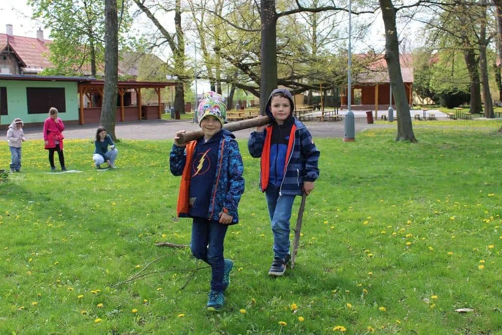 Fotografie z článku: Probouzení broučků - jarní stezka u Smajlíků
