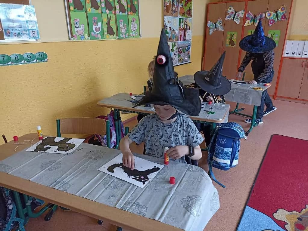 Fotografie z článku: Čarodějnice v I.B