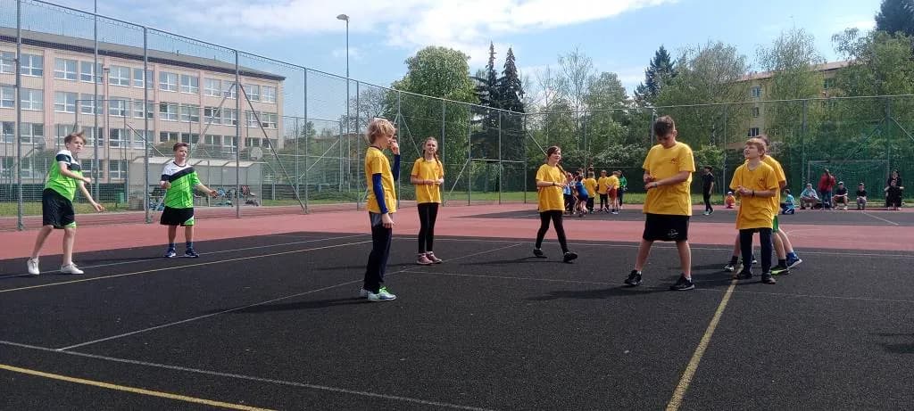 Fotografie z článku: Okrskové kolo ve vybíjené