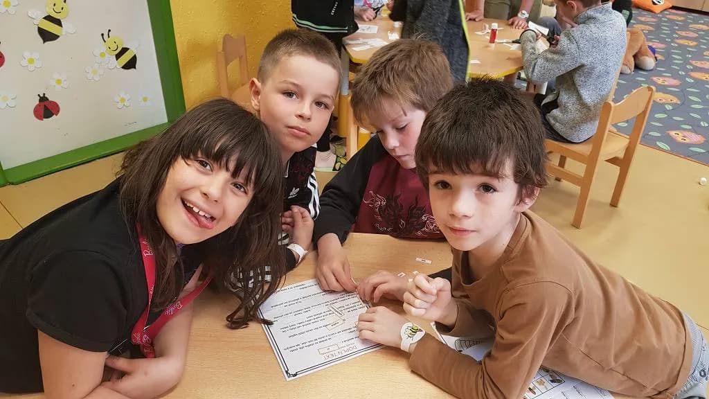 Fotografie z článku: Den včelstva u Soviček a Veverek v ŠD