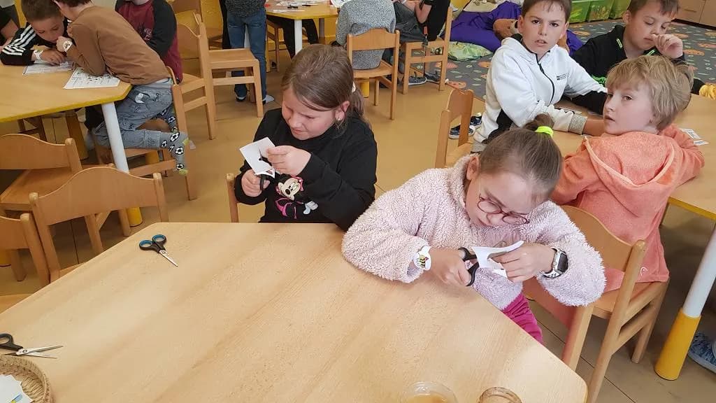 Fotografie z článku: Den včelstva u Soviček a Veverek v ŠD