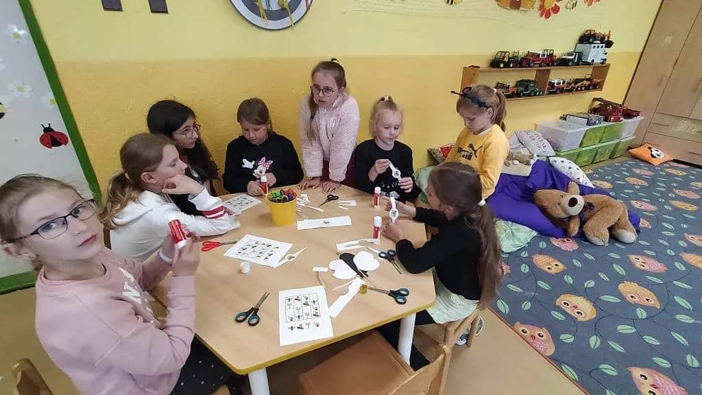 Fotografie z článku: Den včelstva u Soviček a Veverek v ŠD