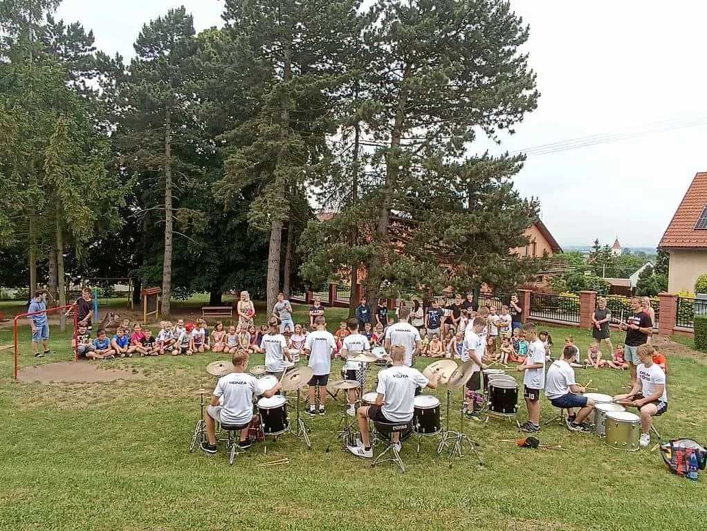 Fotografie z článku: DrumKids v Horní Moštěnici
