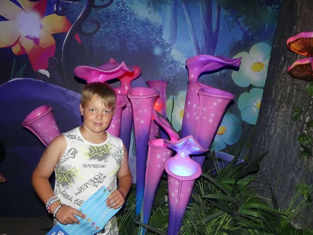 Fotografie z článku: Výlet 1. - 3. tříd do Šmoulí země