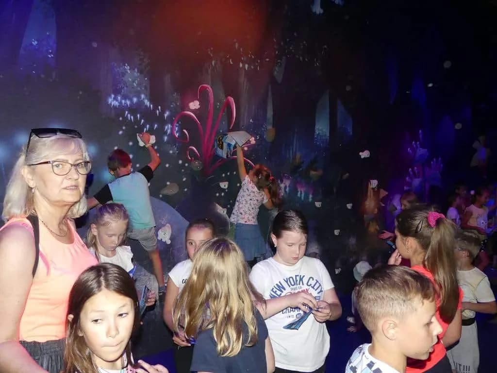 Fotografie z článku: Výlet 1. - 3. tříd do Šmoulí země