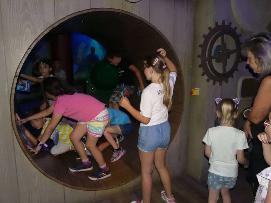 Fotografie z článku: Výlet 1. - 3. tříd do Šmoulí země