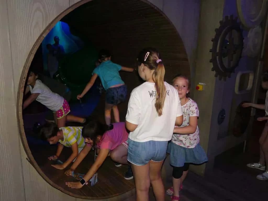 Fotografie z článku: Výlet 1. - 3. tříd do Šmoulí země
