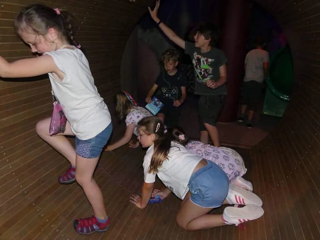 Fotografie z článku: Výlet 1. - 3. tříd do Šmoulí země