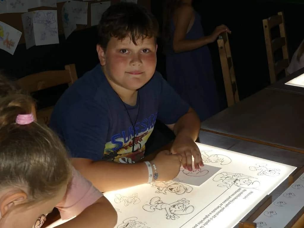 Fotografie z článku: Výlet 1. - 3. tříd do Šmoulí země