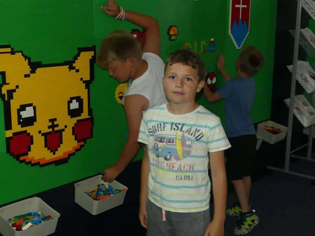 Fotografie z článku: Výlet 1. - 3. tříd do Šmoulí země