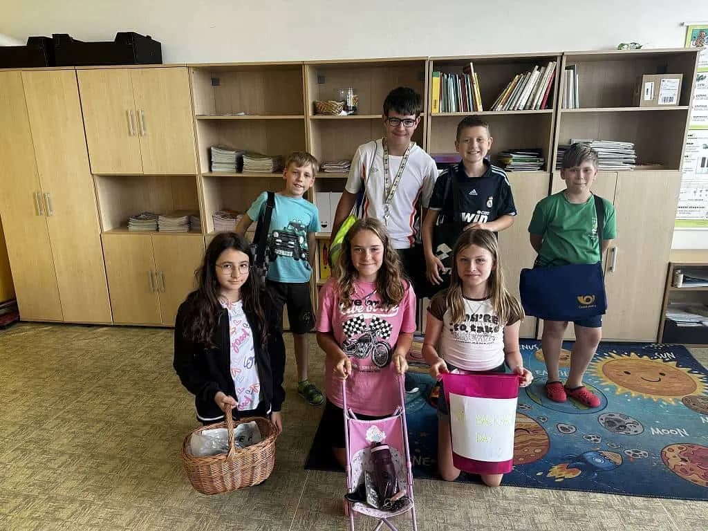 Fotografie z článku: No Backpack day