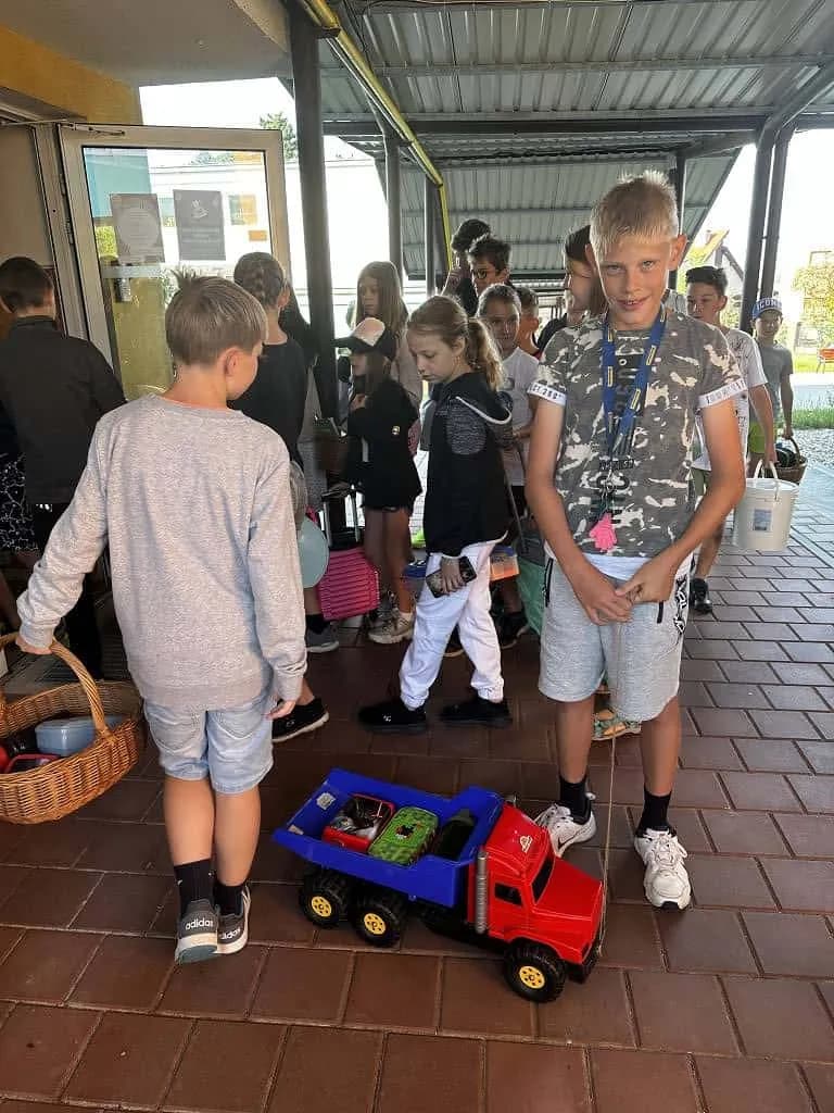 Fotografie z článku: No Backpack day