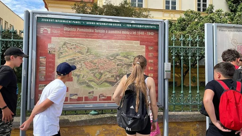 Fotografie z článku: Školní výlet VII. A do Roudnice n. L.