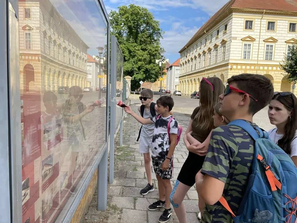 Fotografie z článku: Školní výlet VII. A do Roudnice n. L.