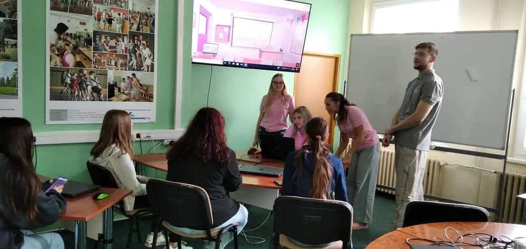 Fotografie z článku: Legiovlak a Finanční gramotnost
