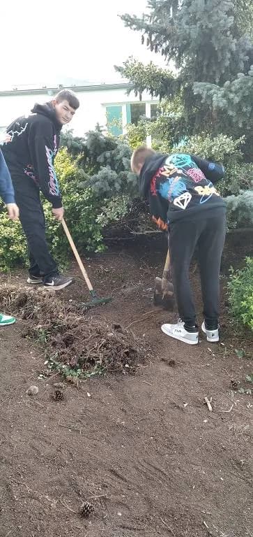 Fotografie z článku: Zahradníci z deváté třídy