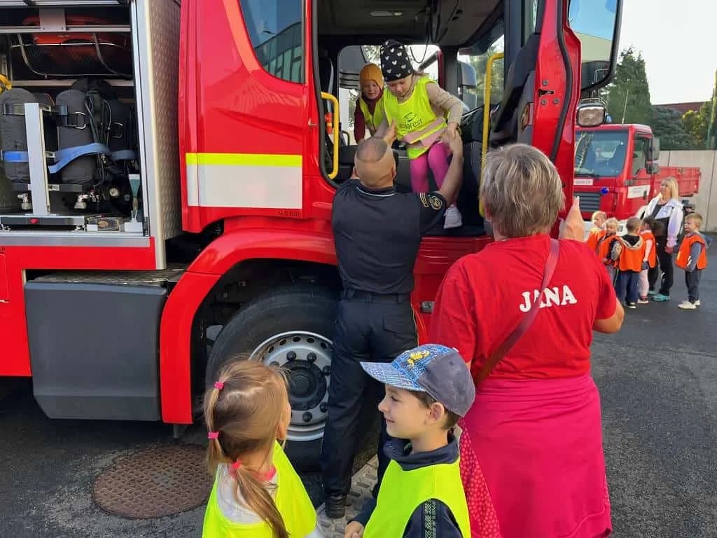 Fotografie z článku: Koťata a Berušky v hasičské zbrojnici