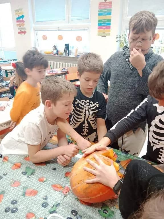 Fotografie z článku: Dýňování ve III.A