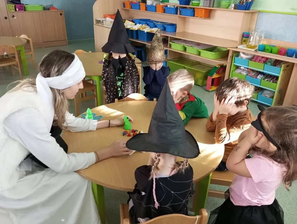 Fotografie z článku: Strašidelná školka
