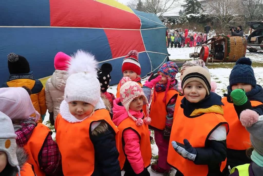 Fotografie z článku: Balónová pošta