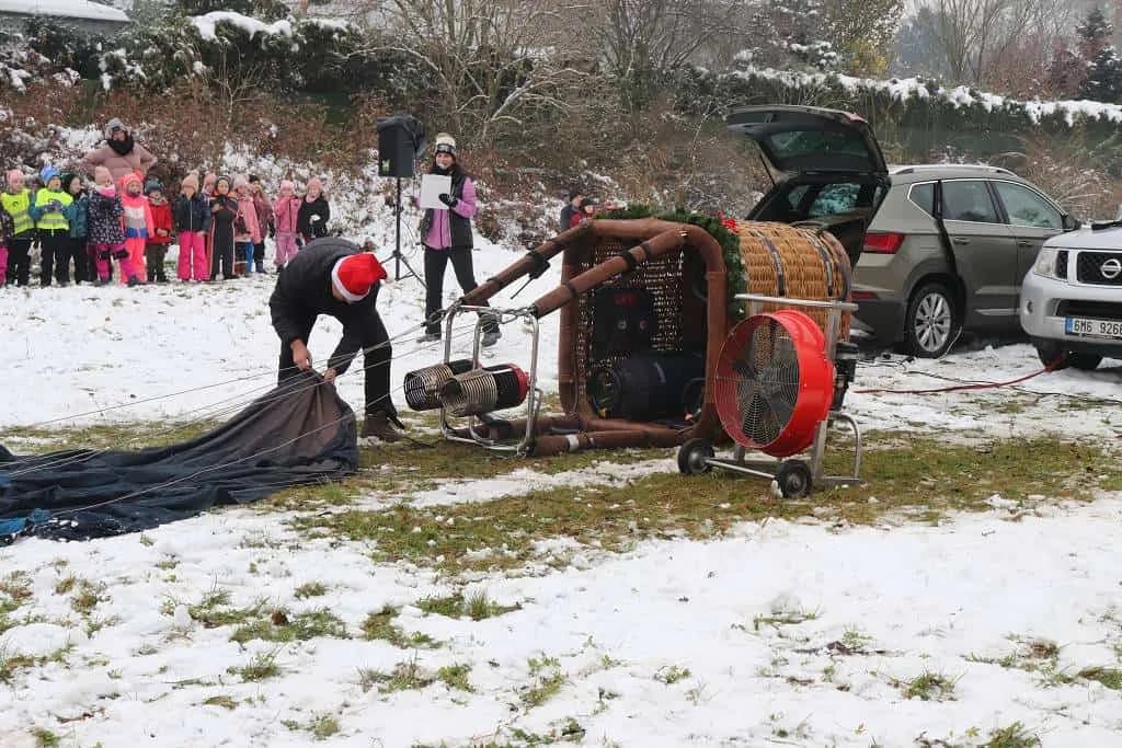 Fotografie z článku: Balónová pošta
