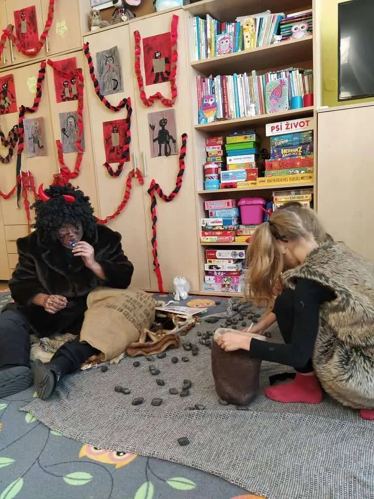 Fotografie z článku: Čertí škola aneb pekelné úkoly a nebeské hraní