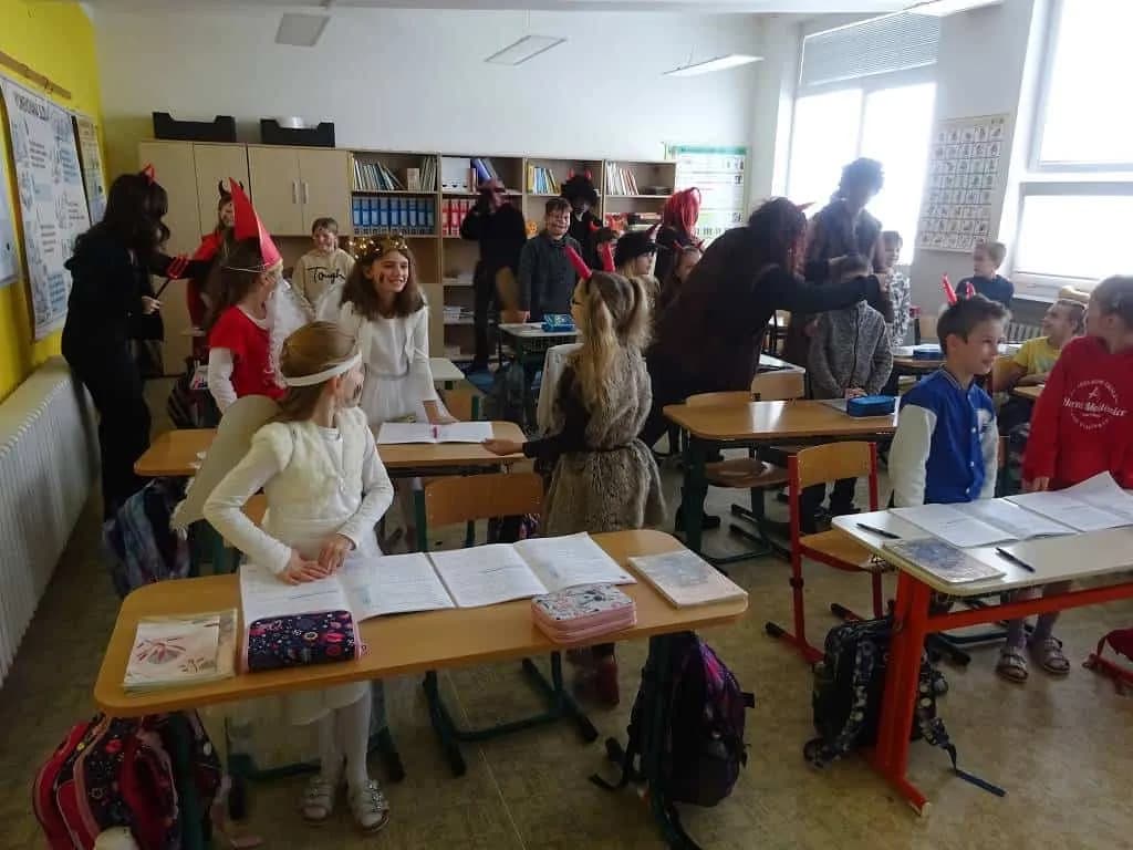 Fotografie z článku: Mikulášská parta v ZŠ