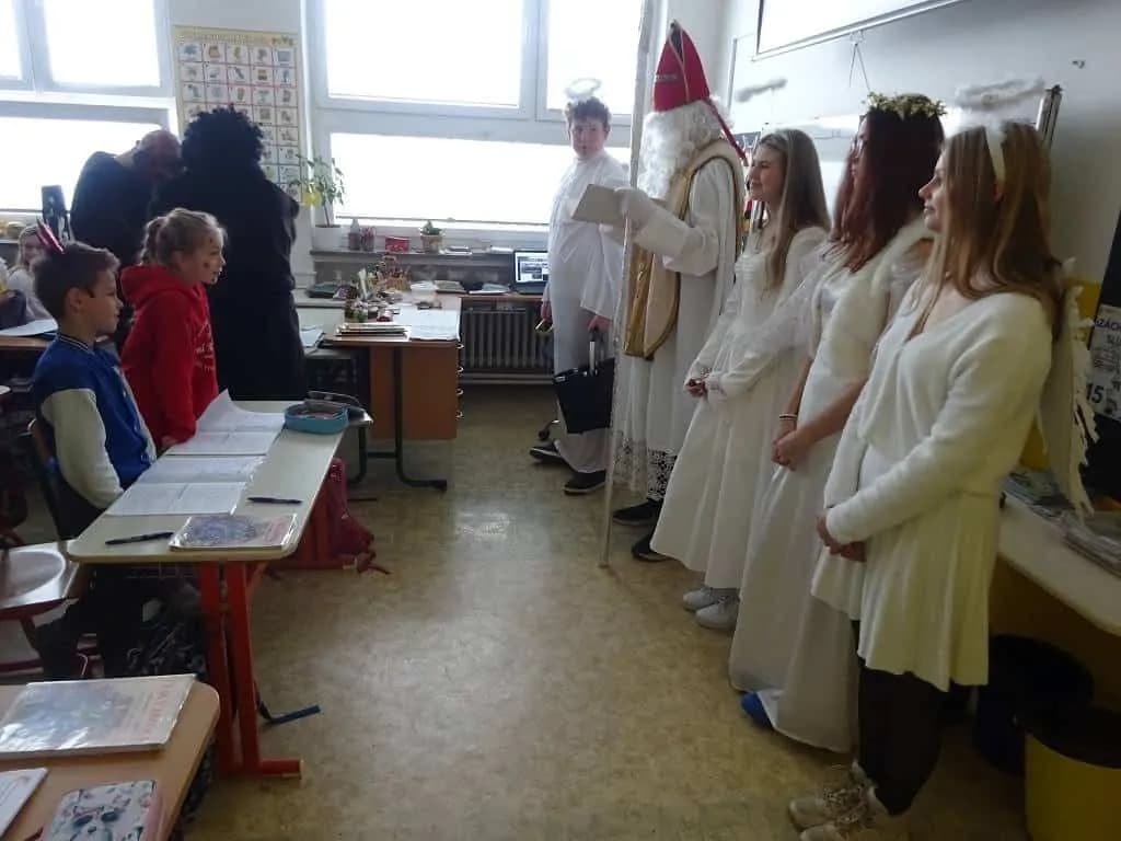 Fotografie z článku: Mikulášská parta v ZŠ