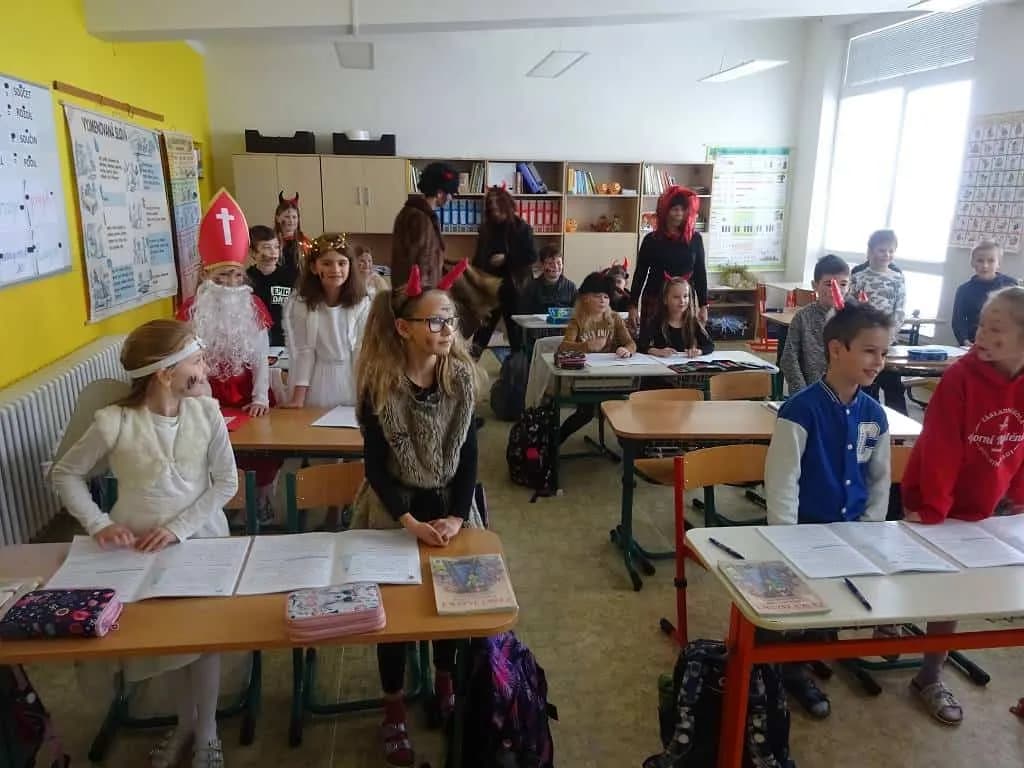 Fotografie z článku: Mikulášská parta v ZŠ