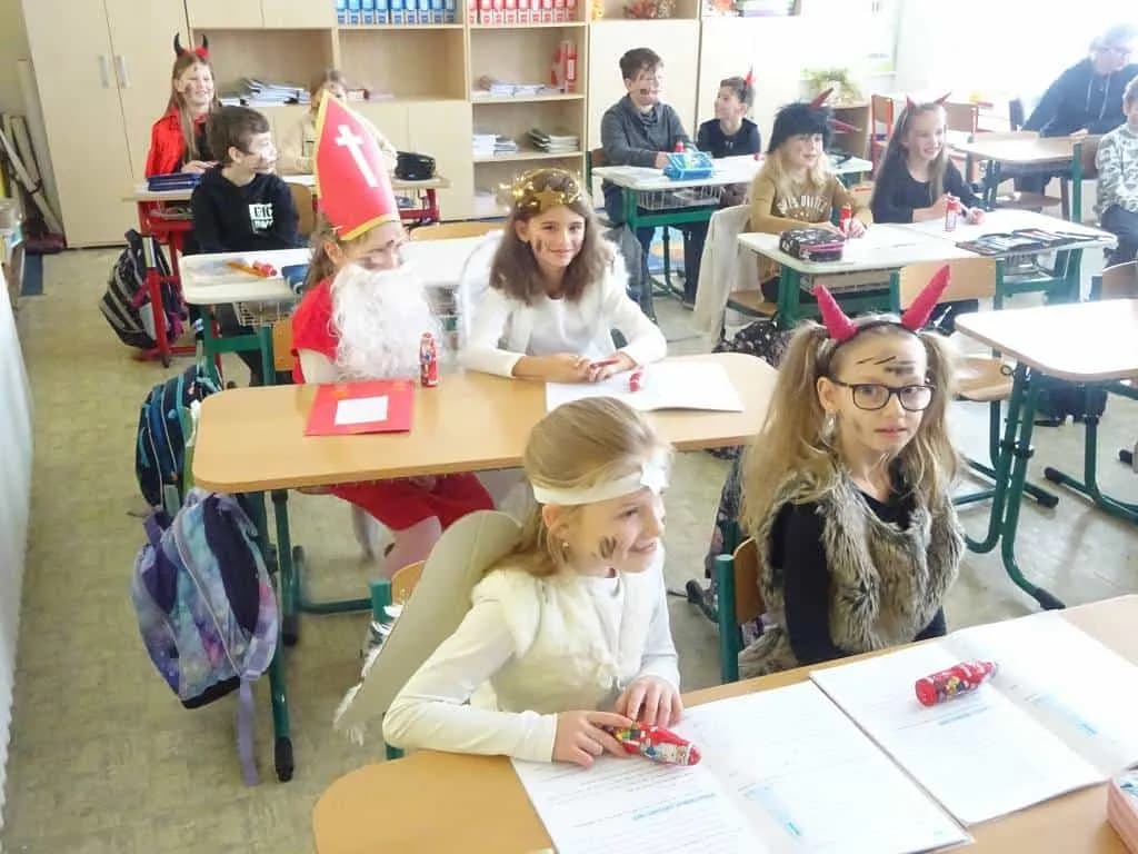 Fotografie z článku: Mikulášská parta v ZŠ