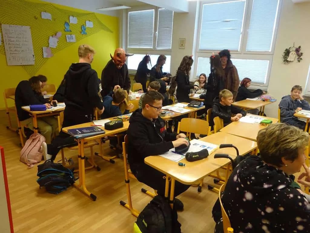 Fotografie z článku: Mikulášská parta v ZŠ