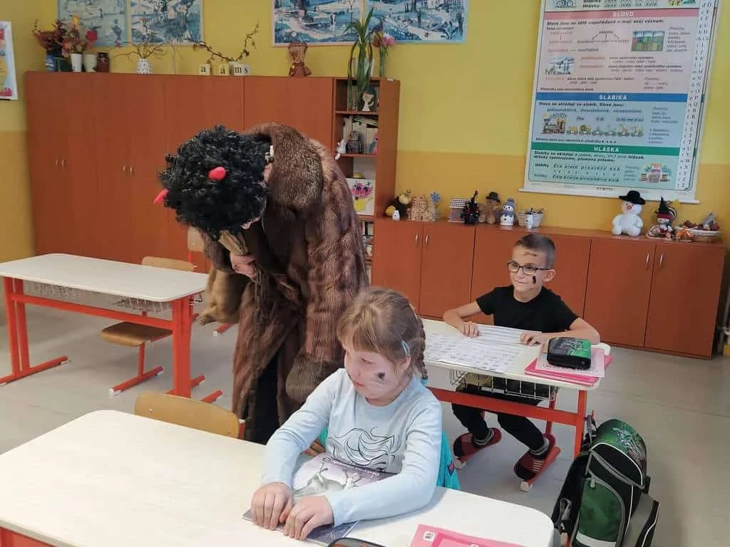 Fotografie z článku: Mikulášská parta v ZŠ