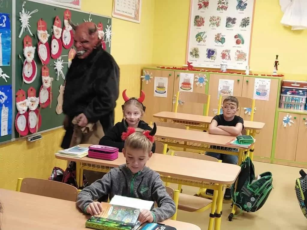 Fotografie z článku: Mikulášská parta v ZŠ