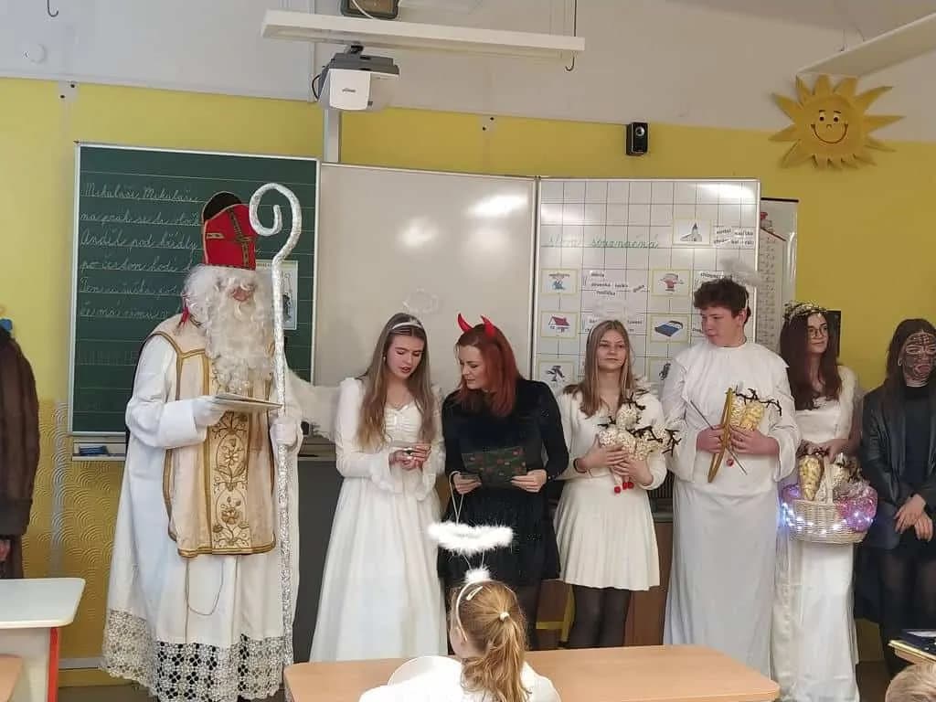Fotografie z článku: Mikulášská parta v ZŠ