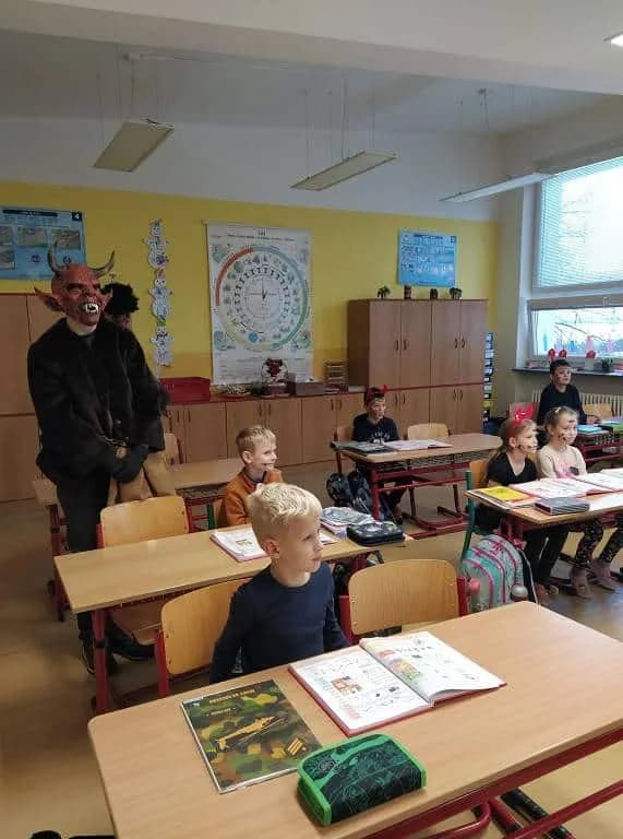 Fotografie z článku: Mikulášská parta v ZŠ